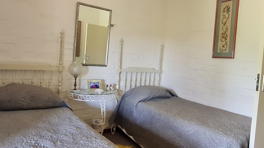 4 Bedroom Property for Sale in Boggomsbaai Western Cape